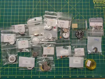 Job Lot of Quartz Watch Movements Various quartz movements. As is but some look new. Came from a pil...