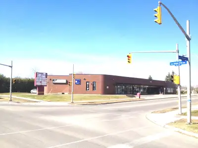 Jeanne D’Arc Plaza: 6000 - 6008 Voyageur Dr. Orleans, ON K1C 2P5 Unit is 1488 sq. ft. Unit with exce...