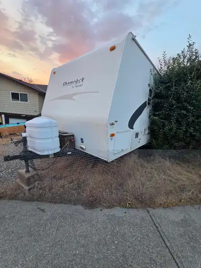 Solid unit 20 ft 4inch living space 24 ft long with tongue 2 5/16 ball comes with sway bar and hitch...