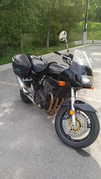1999 1200cc Suzuki Bandit Sport Touring 30,000Km 4Cylinders,16 Valve $3,500. or Best Offer Very well...