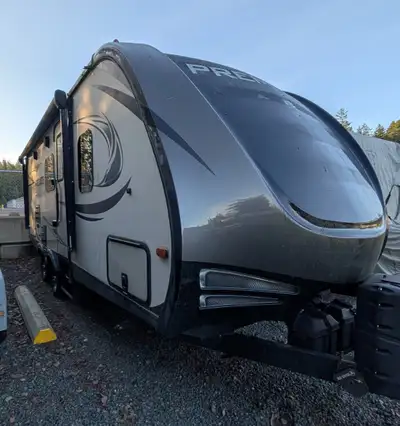 If you are looking for a clean, well-maintained travel trailer, this is it. Our 2018 Keystone Bullet...