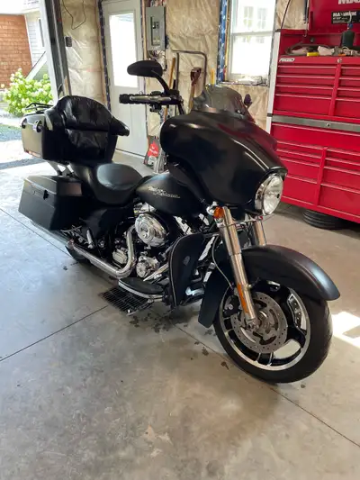 Photos don’t do it justice. Colour is denim (flat black). Original paint. See pictures for details