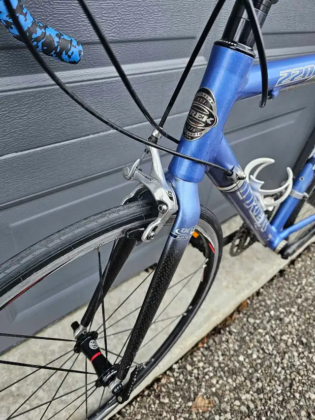 Trek 2200 ZR 9000 Road Bike  in Road in City of Toronto - Image 10