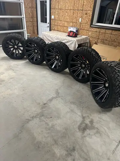 I have for sale a set of 5 used well taken care of 22 inch fuel contra rims mounted on fuel 33x12.5R...