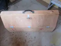 Coffre à outil en bois - Wooden tool chest