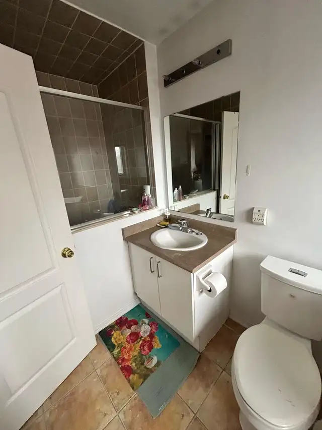Master Bedroom for Rent – York University Village in Room Rentals & Roommates in City of Toronto - Image 4