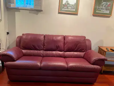 Natuzzi leather sofa in excellent condition, View more