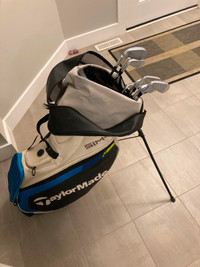 Taylormade SIM2 golf bag stand