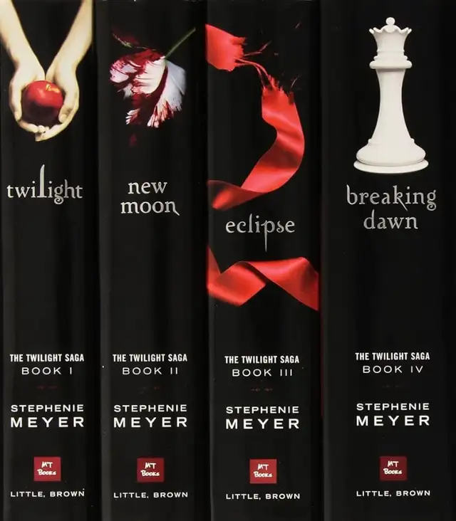 Twilight Series (Twilight, New Moon, Eclipse, & Breaking Dawn) in Children & Young Adult in Dartmouth - Image 2