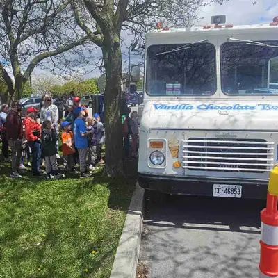 Mr Frostee Ice Cream Trucks Ice cream trucks rentals - Book a ice cream truck for all your events an...