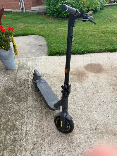 Segway Ninebot Kick Scooter, less than 100kms, top speed 35kph, cruise control, lights, signals all...