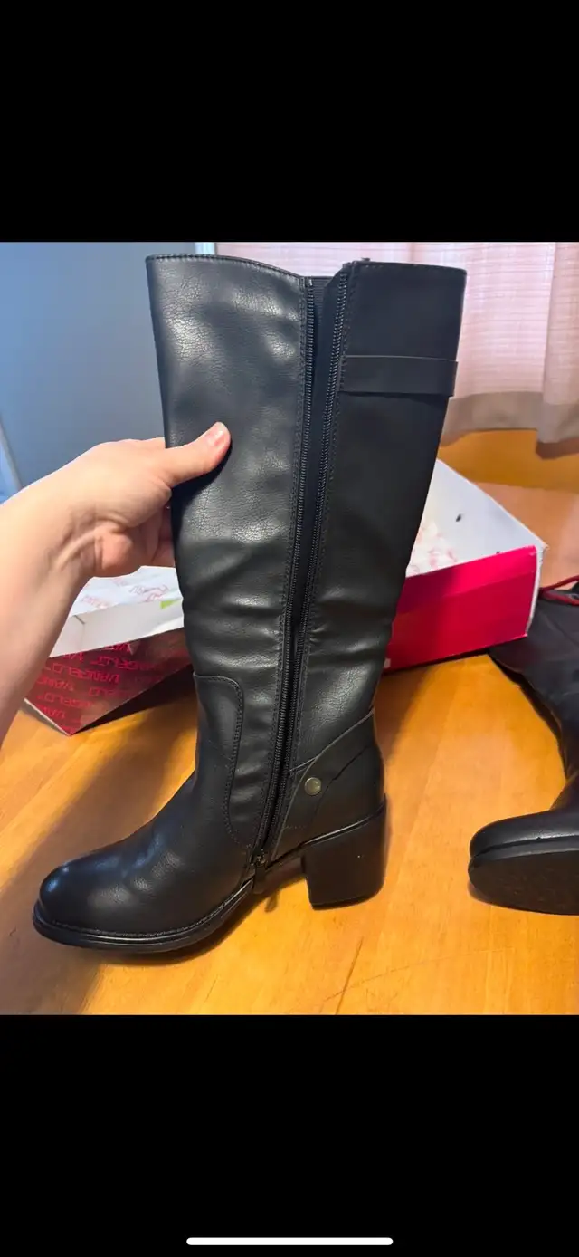 Women’s Boots  in Women's - Shoes in Edmonton - Image 3