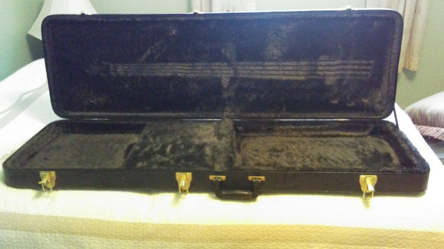 New Yorkville Bass Case - Save 40 dollars!! in Other in Moncton - Image 2