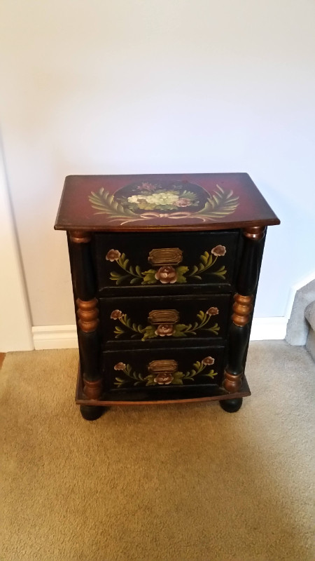 Small table with drawers and mirror in Other Tables in Brantford - Image 2