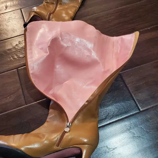 Escada Leather Boots Authentic 38.5 in Women's - Shoes in Markham / York Region - Image 11