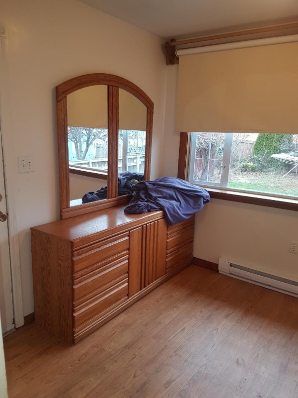 King Headboard / Quality Leather Bench / Chair Other Victoria Kijiji