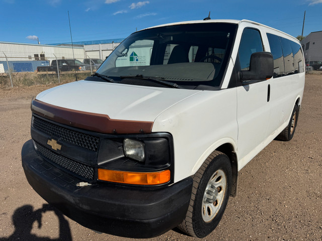 2011 Chevrolet Express 1500 AWD Passenger Van in Cars & Trucks in Edmonton