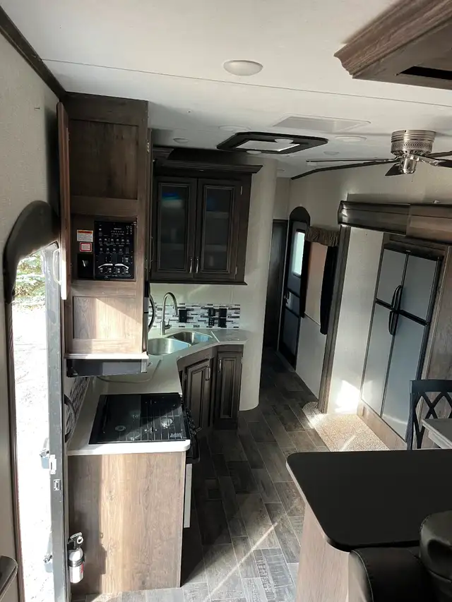 2018 Montana 374FL 5th Wheel Camper in Travel Trailers & Campers in Regina - Image 4