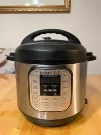 Instant Pot - 6 qt Pressure Cooker - Stainless Steel Black