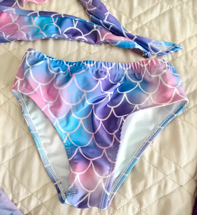 Girls mermaid tail + swimming suit + dress in Kids & Youth in Mississauga / Peel Region - Image 5