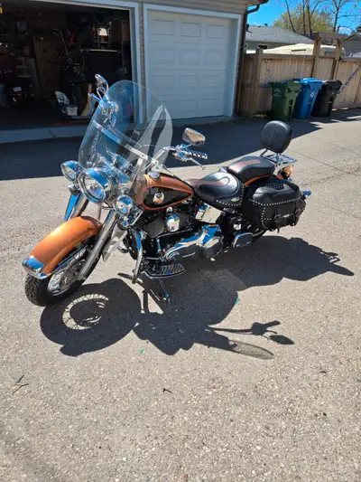 Beautiful condition, lots of chrome, stage 1 with pipes and tune. 96 inch motor with 6 speed transmi...
