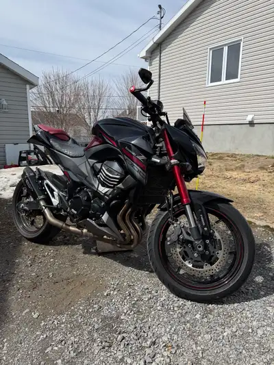 Kawasaki z800 abs 2016 Acheter neuf en 2016 38840 kms Poigné chauffante Pneu avant neuf été passé Ch...