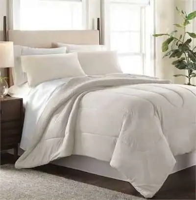 3PC Micro Flannel Reverse to Sherpa Comforter Set, Full/Queen - NEW Asking $60.00 • Micro Flannel •...