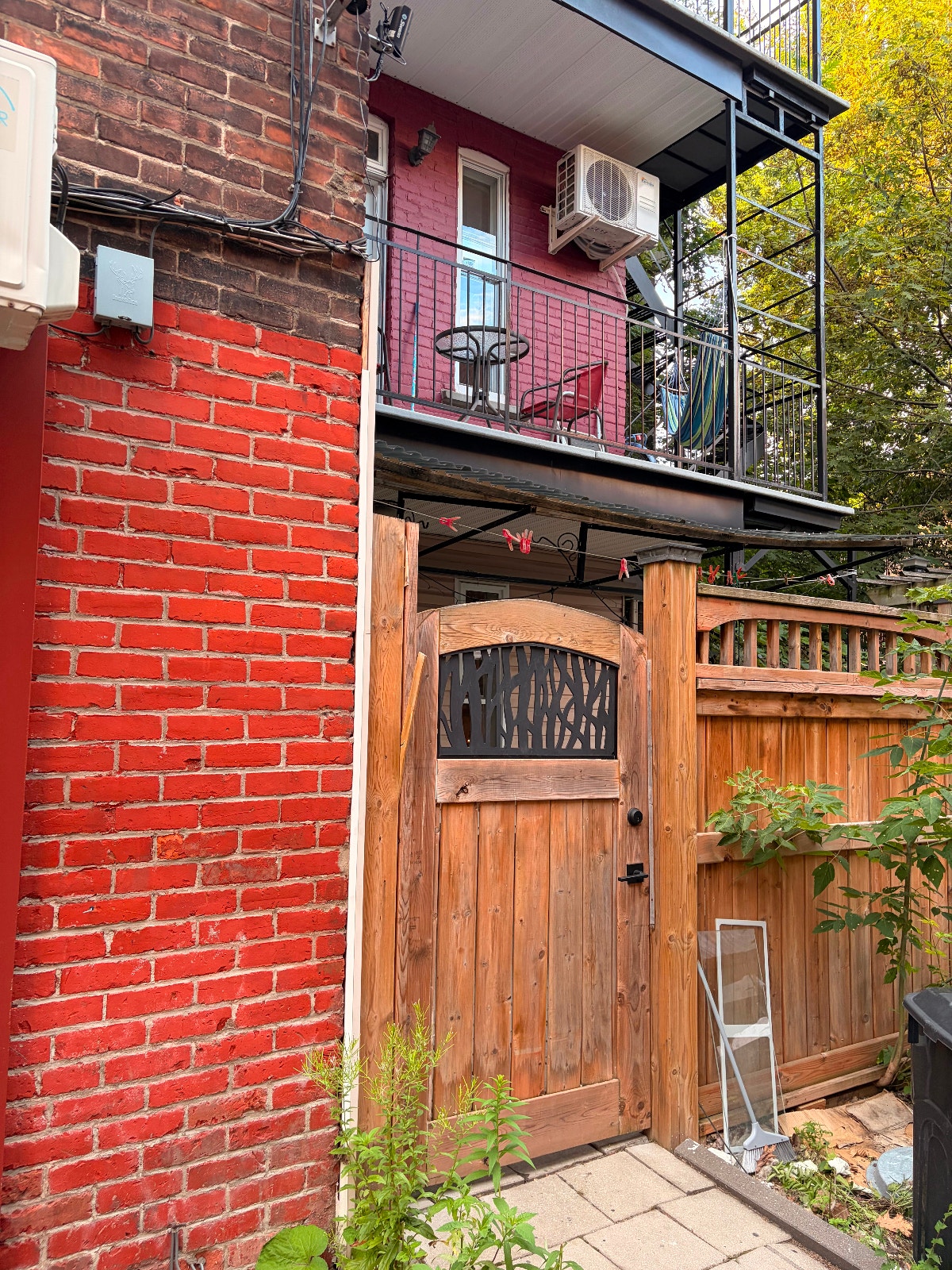 4 BEDROOMS, 2 BATHROOMS, SAINT-HENRI, SEPTEMBER 1ST — photo 1