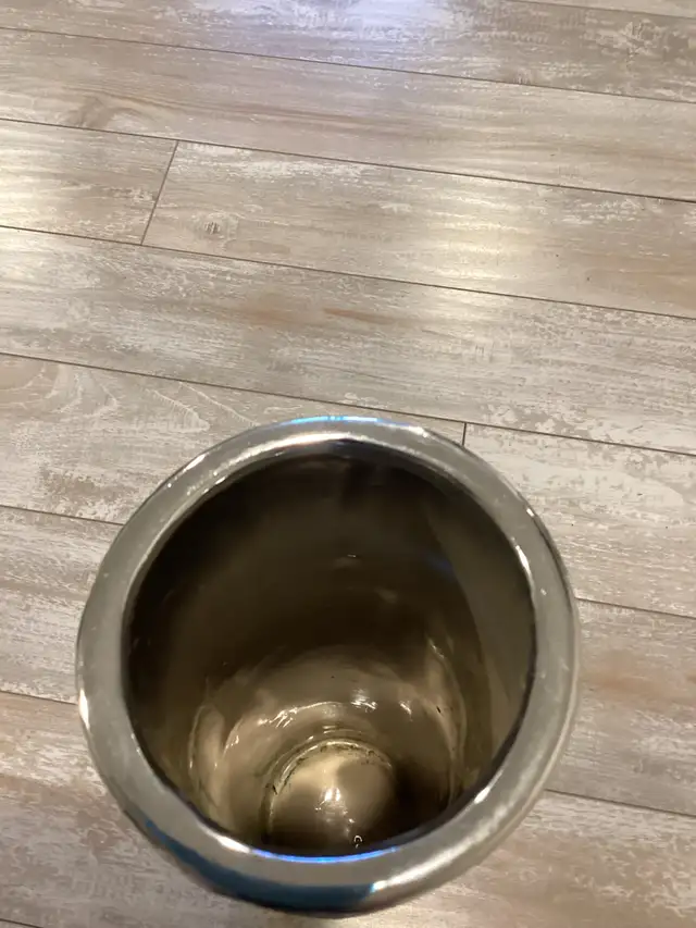 Silver Vase in Home Décor & Accents in Saskatoon - Image 4