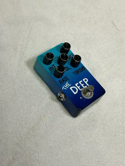 EarthQuaker Devices The Depths clone. Awesome optical vibe pedal. Can ship anywhere in Canada for $2...