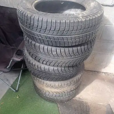 195/65 R 15 GOOD CONDITION 5 winter tires, 5 bolts, 4 on rims Norad Frost 5 x3 on rims Arctic Claw x...