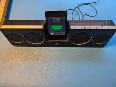 Logitech Pure-Fi Anywhere 2 iPod Dock with iPod , View more