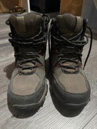 Men Columbia hiking boots size 7