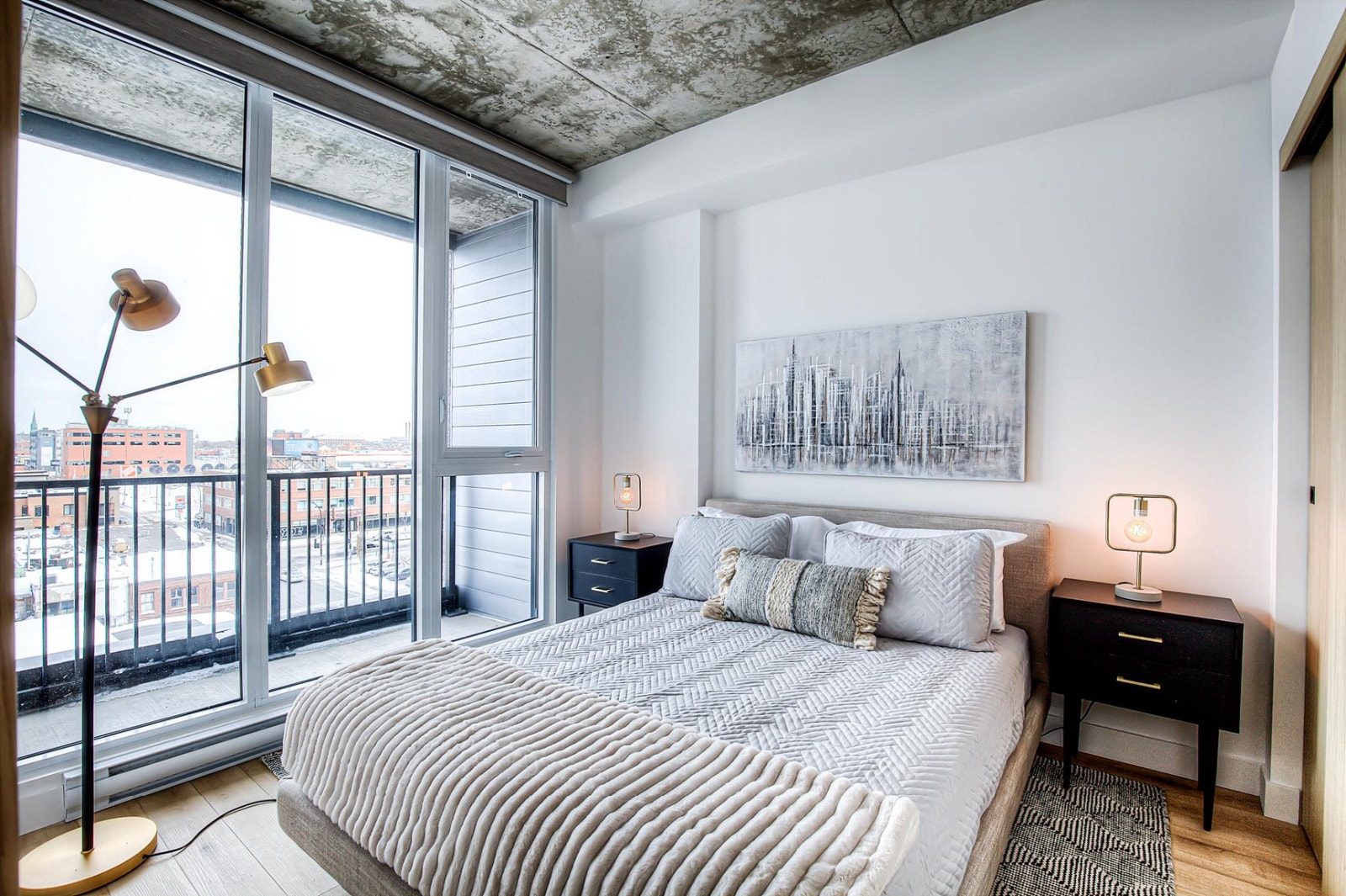 Lease Transfer from Sept 1 - 3 1/2 Montreal Condo — photo 1