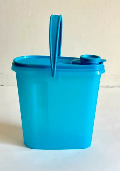 Tupperware contenant à eau avec anse 1,9 litres, neuf, View more