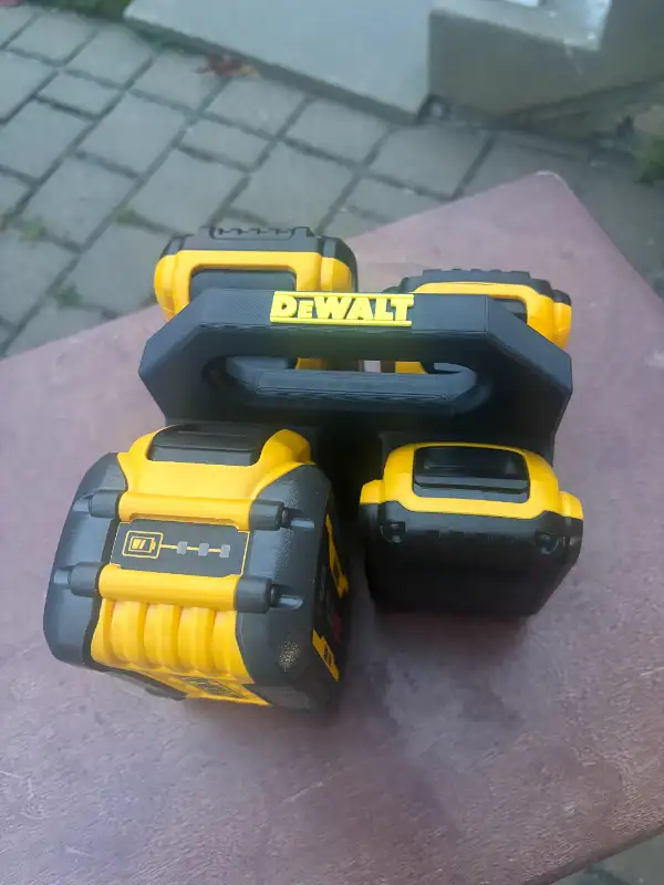 DeWalt Battery Caddy Holder (for 4 Batteries) in Power Tools in Markham / York Region - Image 2