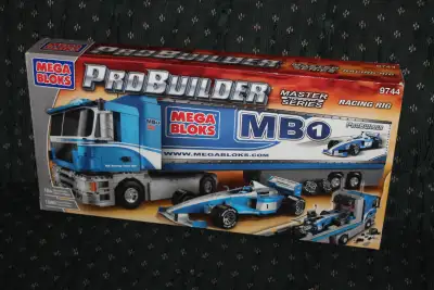 Mega Bloks Pro Builder Master Series MB1 Racing Rig (9744) Box has been opened the set is complete o...