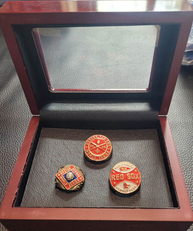 Brand New MLB World Series Rings With Display Case in Baseball & Softball in Moncton