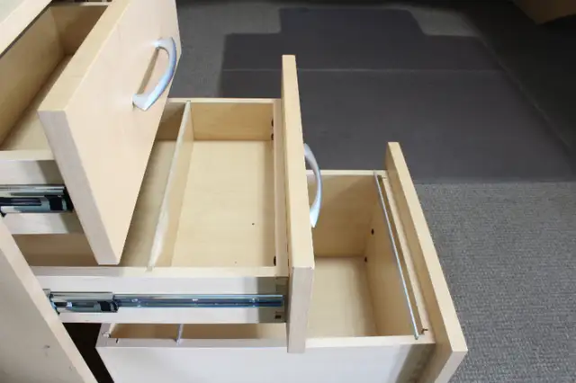Contemporary U-Shape Office Desk With Hutch & Filing Cabinet in Desks in Calgary - Image 10