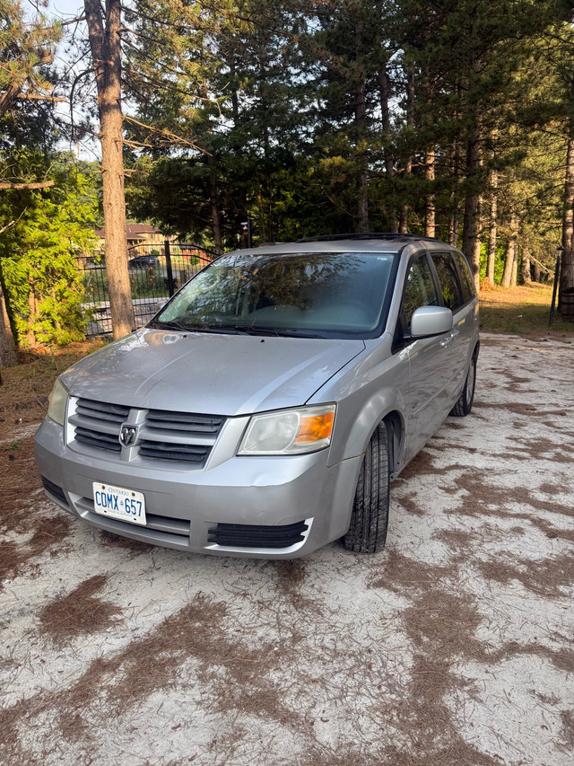2009 dodge caravan stow & go in Cars & Trucks in Mississauga / Peel Region