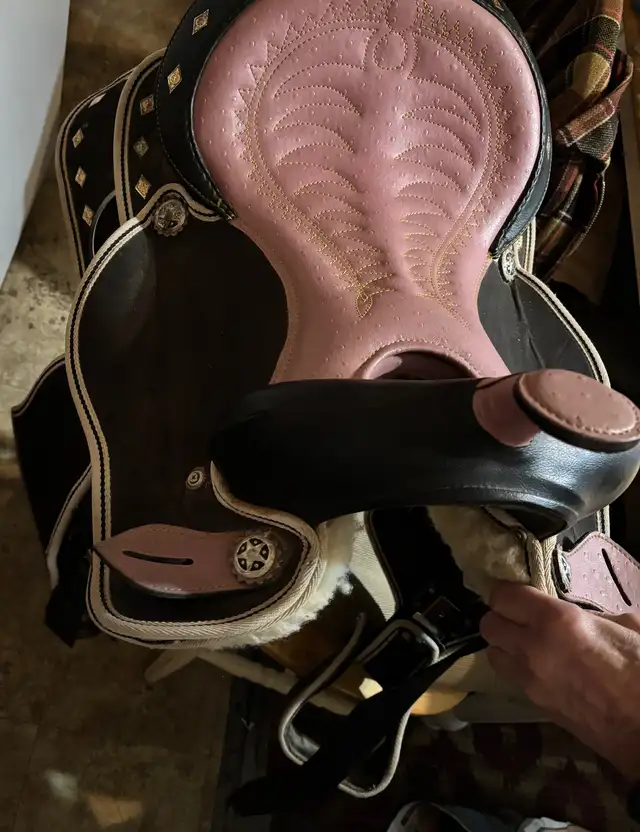 Western Saddle in Equestrian & Livestock Accessories in Brantford - Image 4