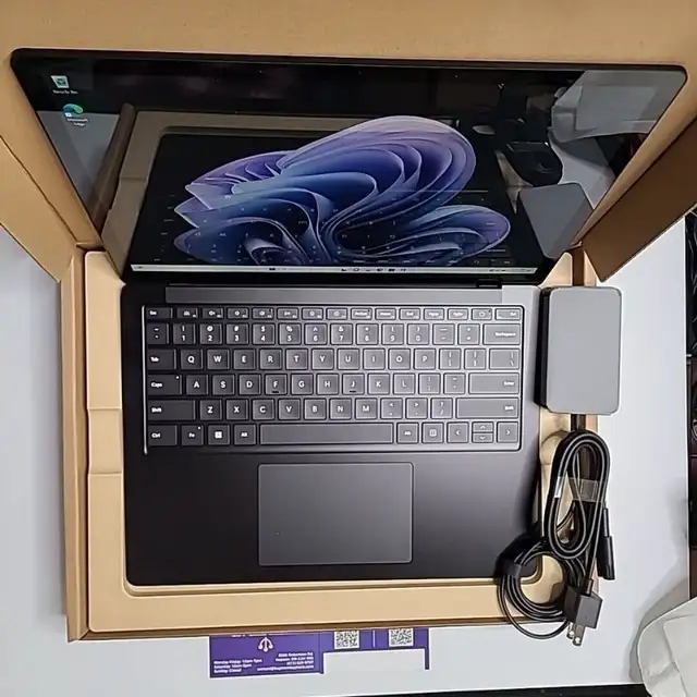 Microsoft Surface Laptop 5 |  12th Gen | 16GB RAM | 256GB SSD | in Laptops in Ottawa - Image 2