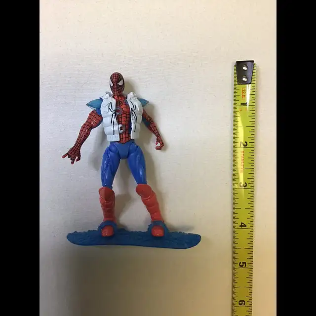 Spider Man et son snowboard  in Toys & Games in Longueuil / South Shore - Image 2