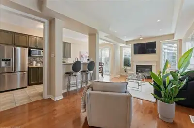 Private Bedroom for Rent • Location: Homer Watson / Doon South • 3 km from Conestoga College Doon Ca...