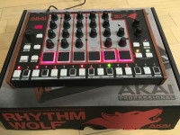 Akai Rhythm Wolf : Analog drum machine & 303 acid bassline synth