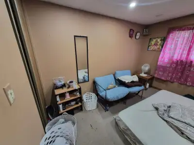 Room for rent,500 for sharing 800 for saperate