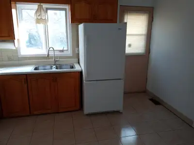 3 bedroom, hardwood floors, large yard, AC, gas heat, large deck, good neighbourhood