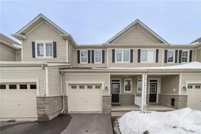 Beautiful 3 beds and 2.5 bathrooms townhome in the community of Stonebridge. Featuring 9ft ceilings,...