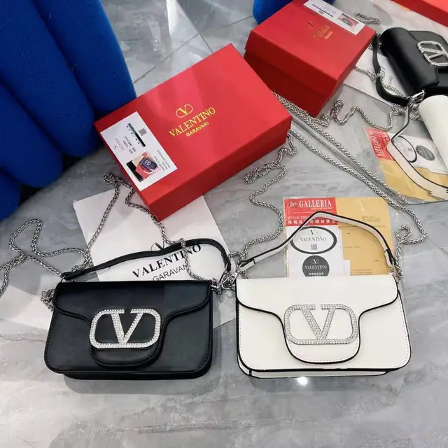 Valentino cross body bag in Women's - Bags & Wallets in Ottawa - Image 4