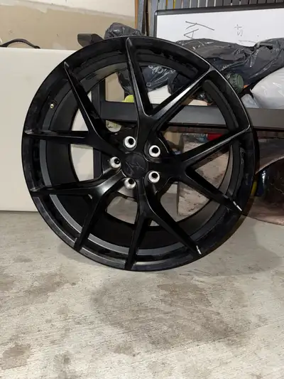 ROC RO2 20 inch black rims.